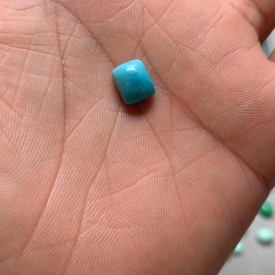 绿松石未镶嵌颈饰