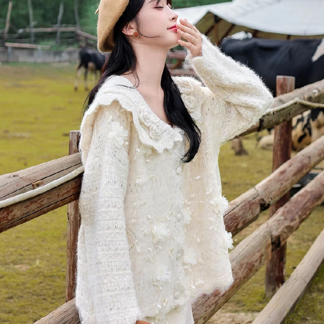 法式甜美立体花朵娃娃领针织开衫女秋冬新款时尚软糯减龄百搭外套