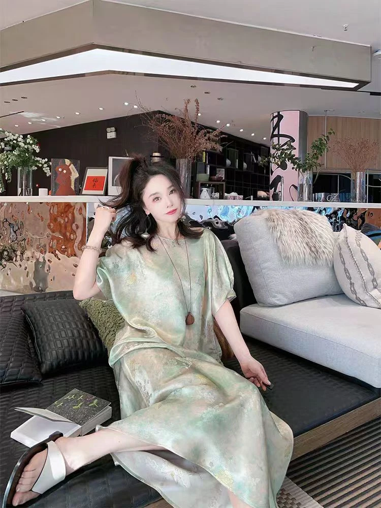 时尚法式圆领印花蚕丝轻奢连衣裙