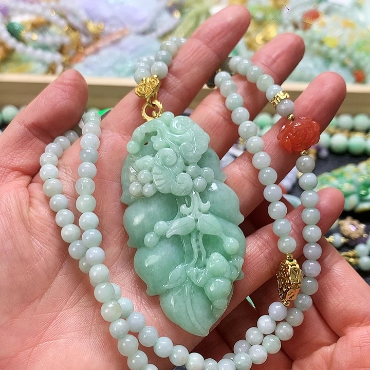 翡翠颈饰未镶嵌吊坠