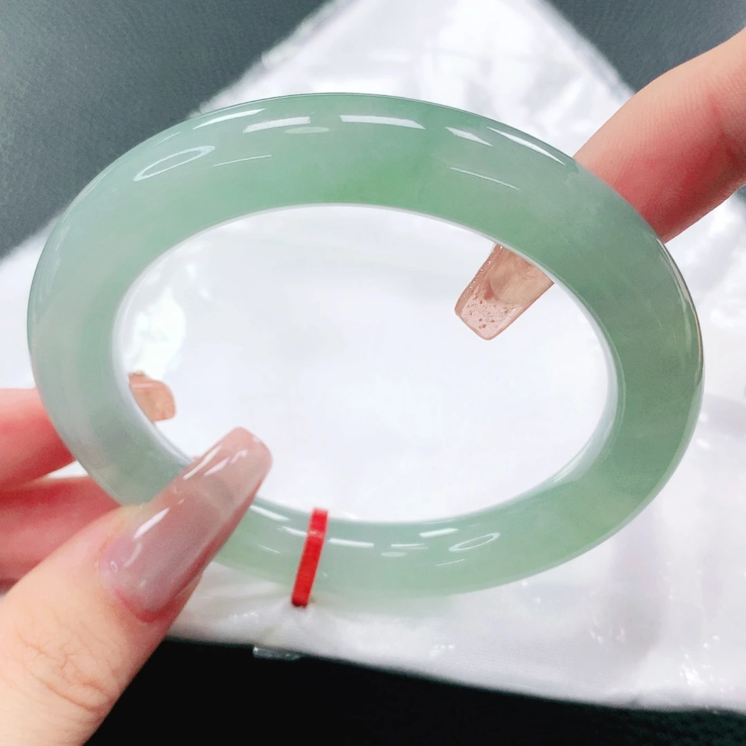 翡翠手镯未镶嵌57圈