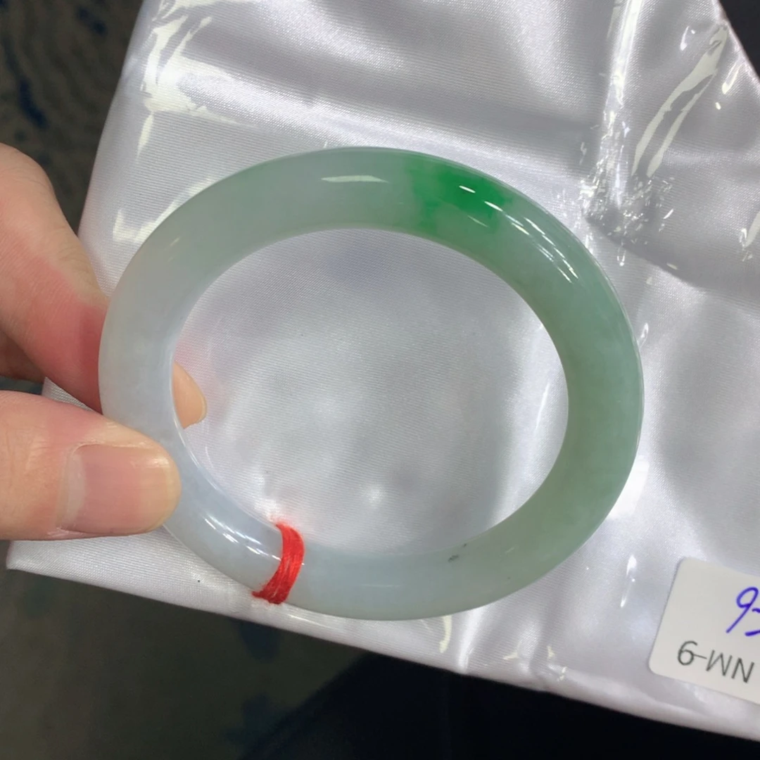 翡翠未镶嵌手镯（圆镯）翡翠