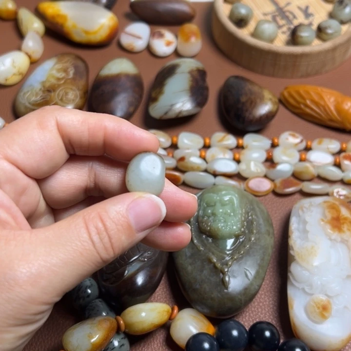 和田玉未镶嵌珠宝奇石