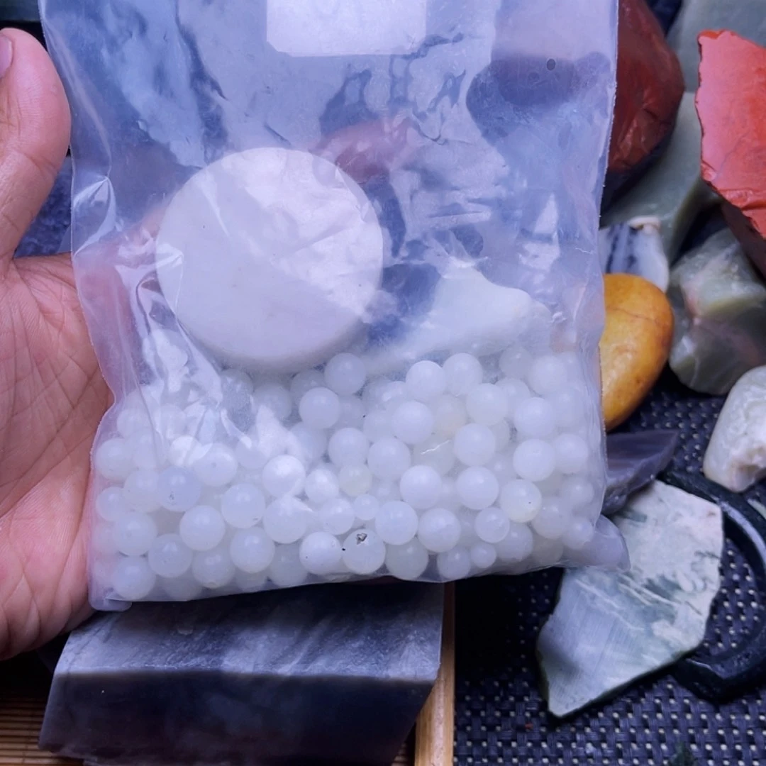 未镶嵌和田玉（糖玉）挂件随**来