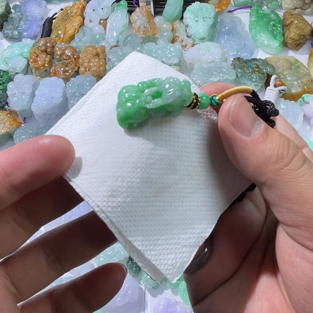 翡翠颈饰未镶嵌天然
