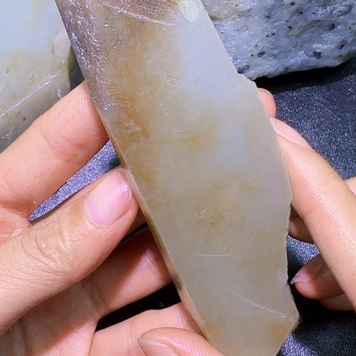未镶嵌和田玉（糖玉）珠宝半成品