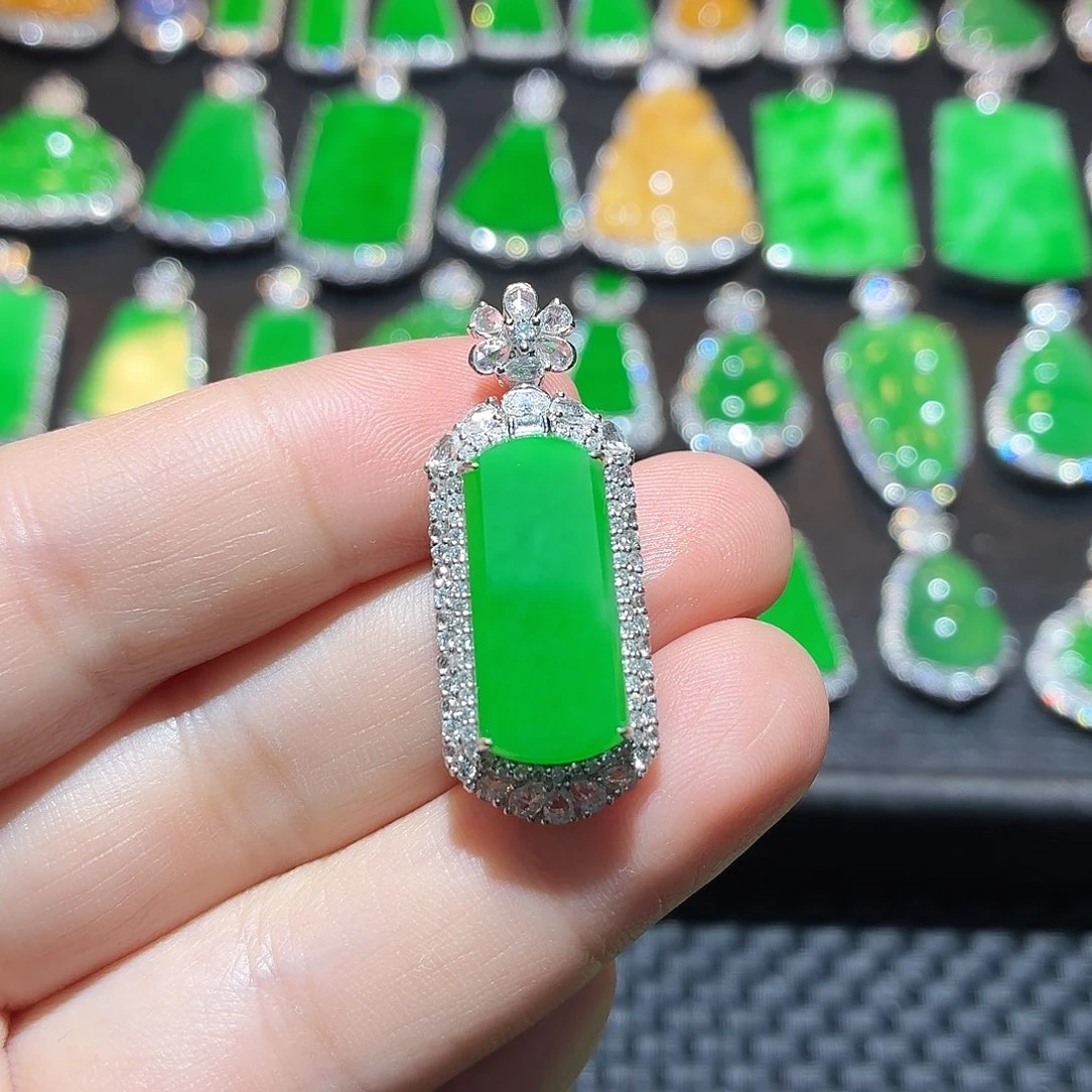 翡翠18K金镶嵌吊坠(不含链)88