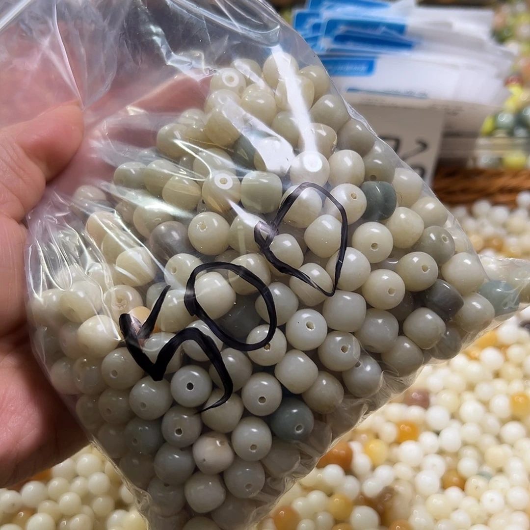 白玉菩提吊坠瑕疵10灰桶500颗