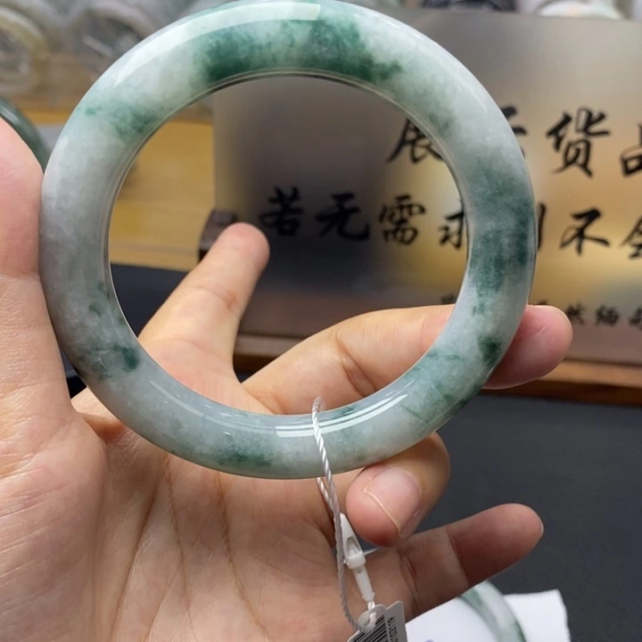 翡翠未镶嵌手镯翡翠