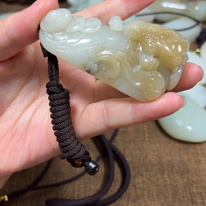 颈饰未镶嵌和田玉