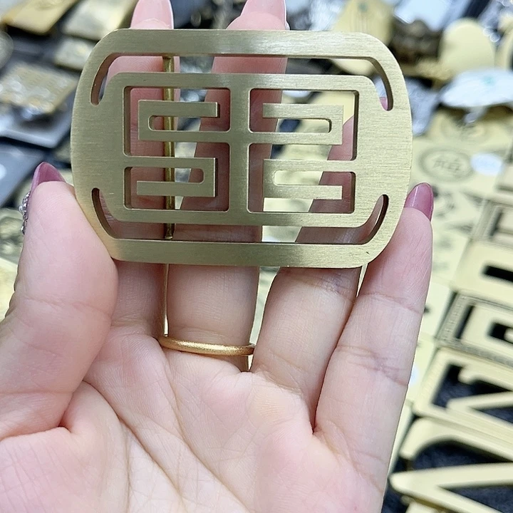 实心黄铜扣饰腰带头