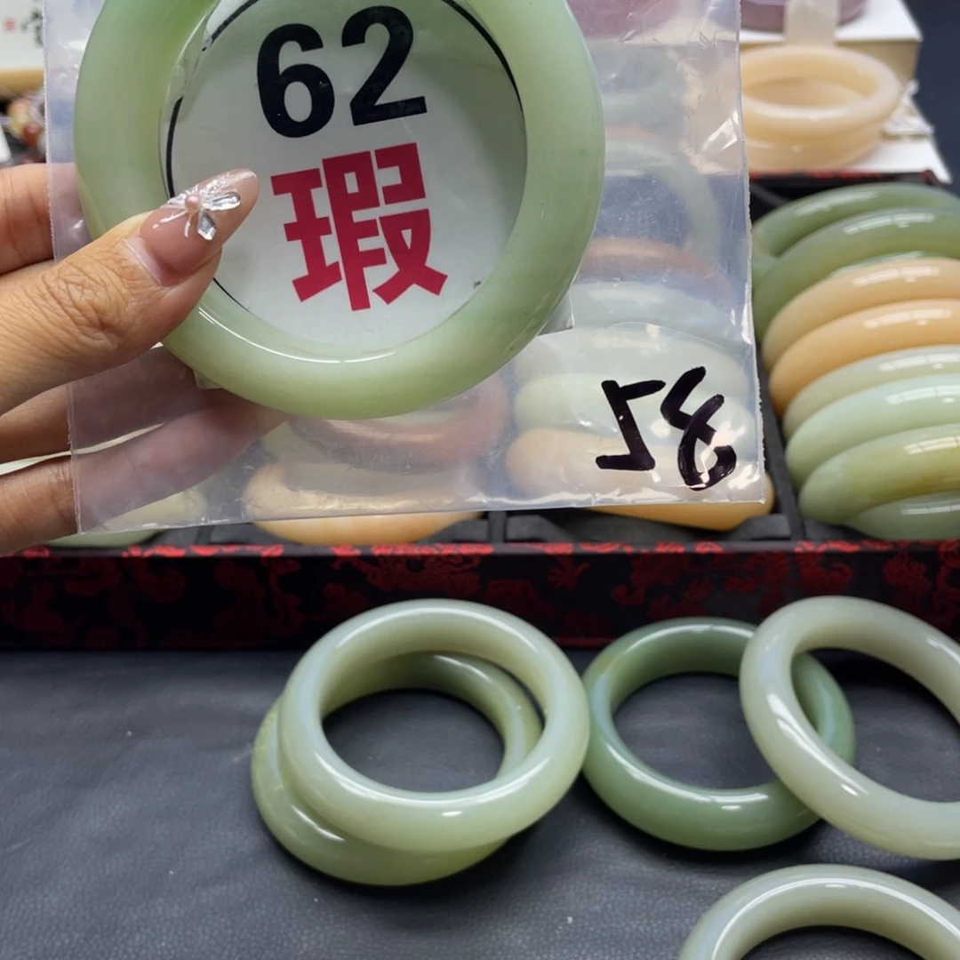 未镶嵌手镯石英岩玉