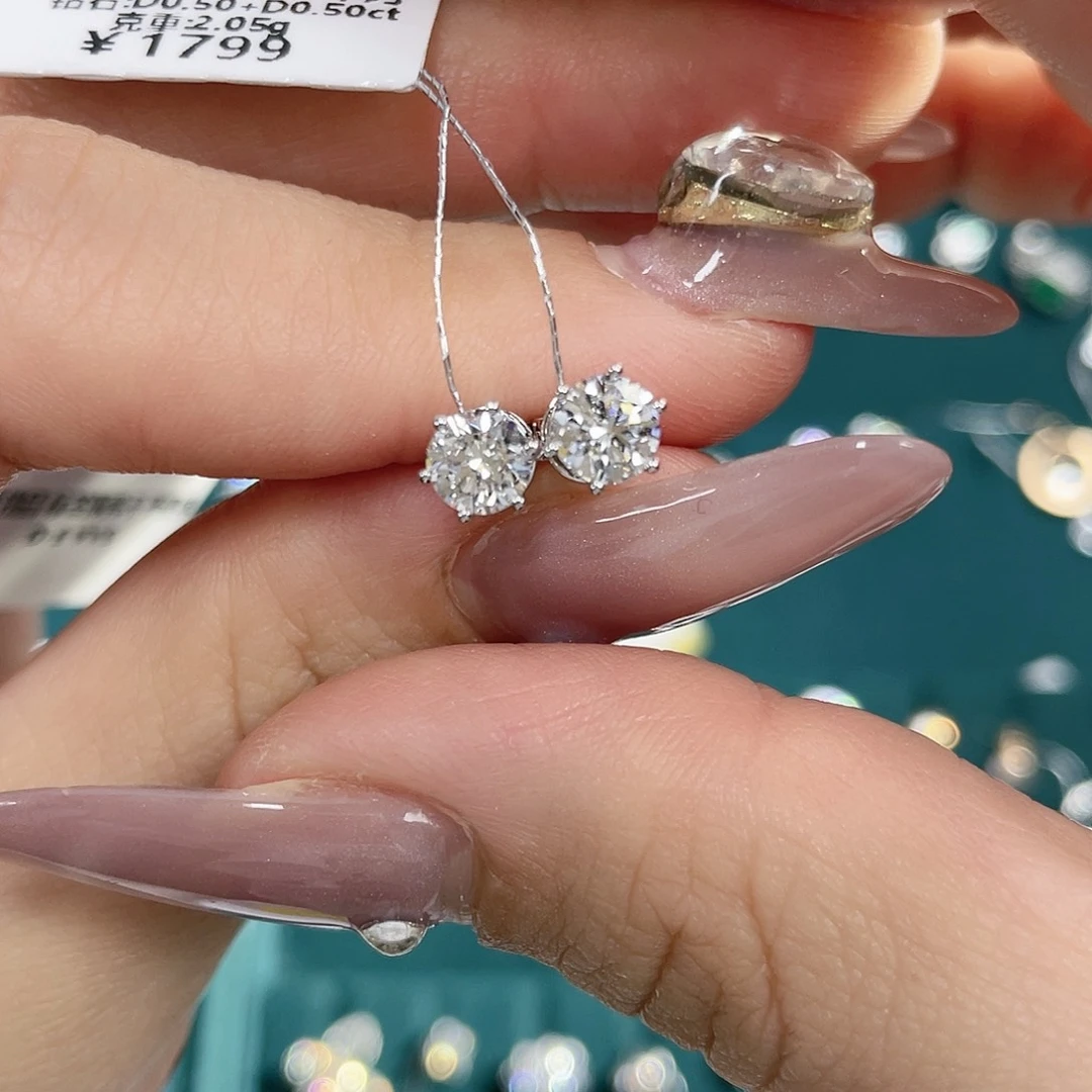 【闪购商品】实验室培育钻石铂Pt950镶嵌六爪单颗50分耳钉