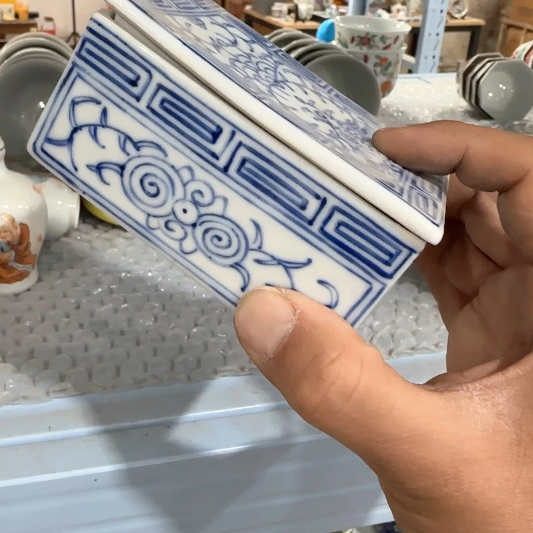 瓷片瓷器是在阿撸铁后开始出现后