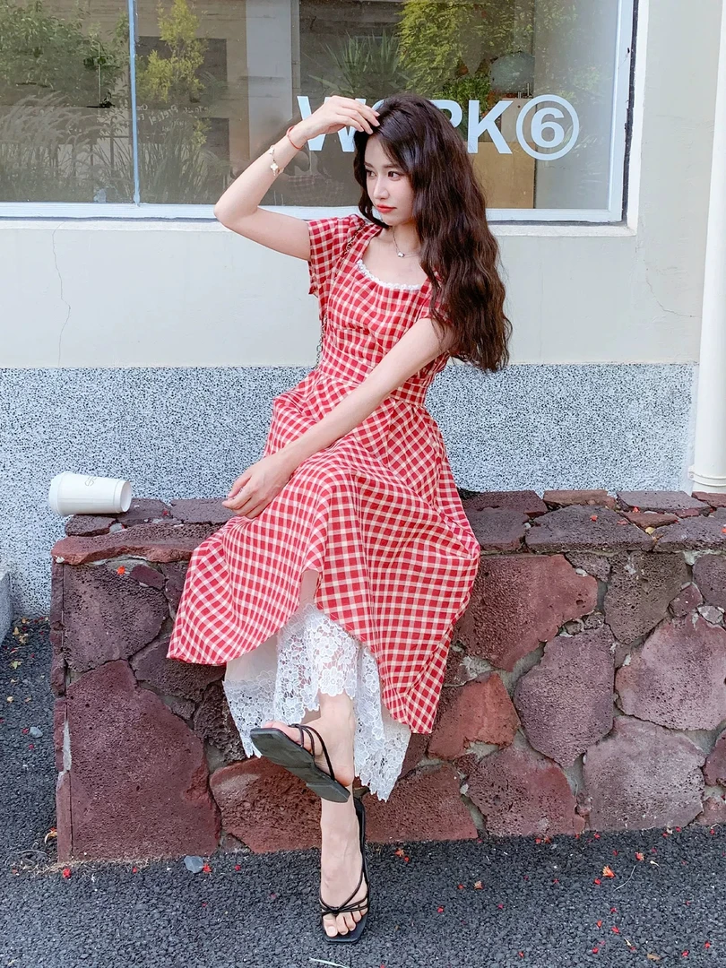法式红色格子连衣裙子女夏季2025新款夏日复古风度假漂亮长裙2846