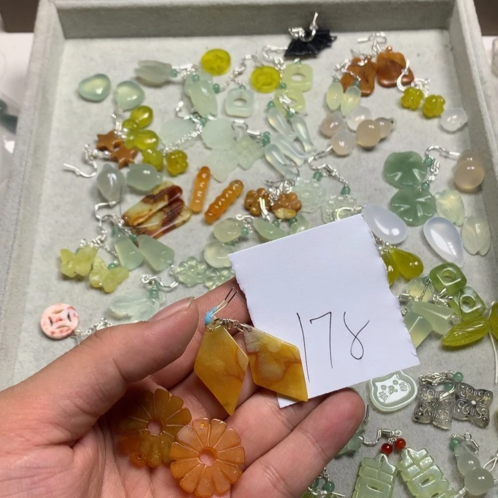 胡***极蛇纹石玉合金耳钉