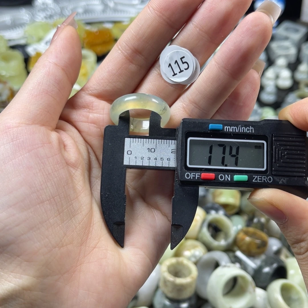 蛇纹石玉未镶嵌戒指