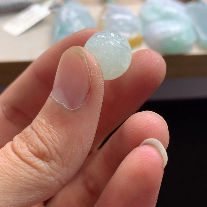 翡翠未镶嵌颈饰吊坠