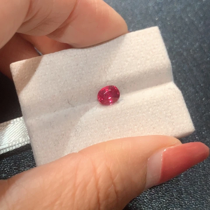 红宝石裸石未镶嵌无烧莫桑比克，1.06克拉，大证