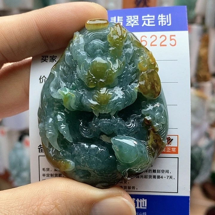 翡翠颈饰未镶嵌龙牌
