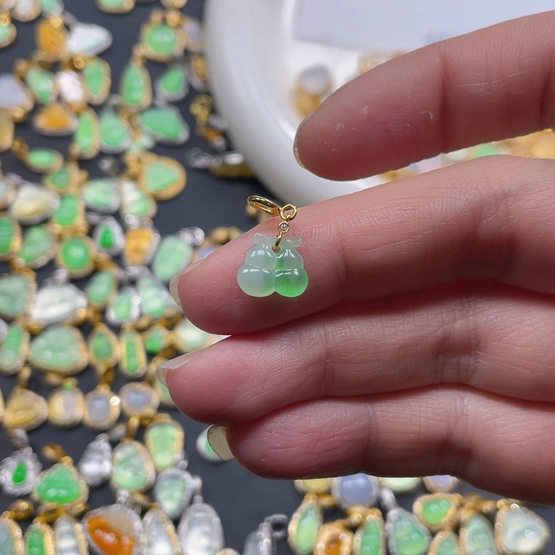 翡翠颈饰18K金镶嵌天然翡翠18kA货