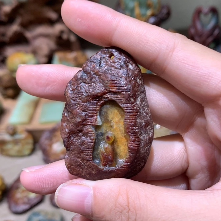 未镶嵌岫岩河磨玉（透闪石质玉）挂件