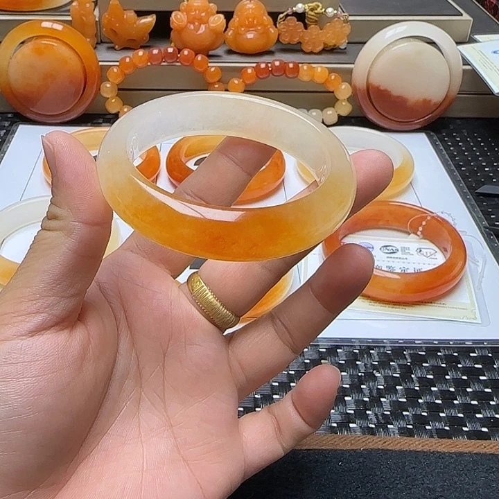 石英质玉（黄龙玉）未镶嵌手镯白*