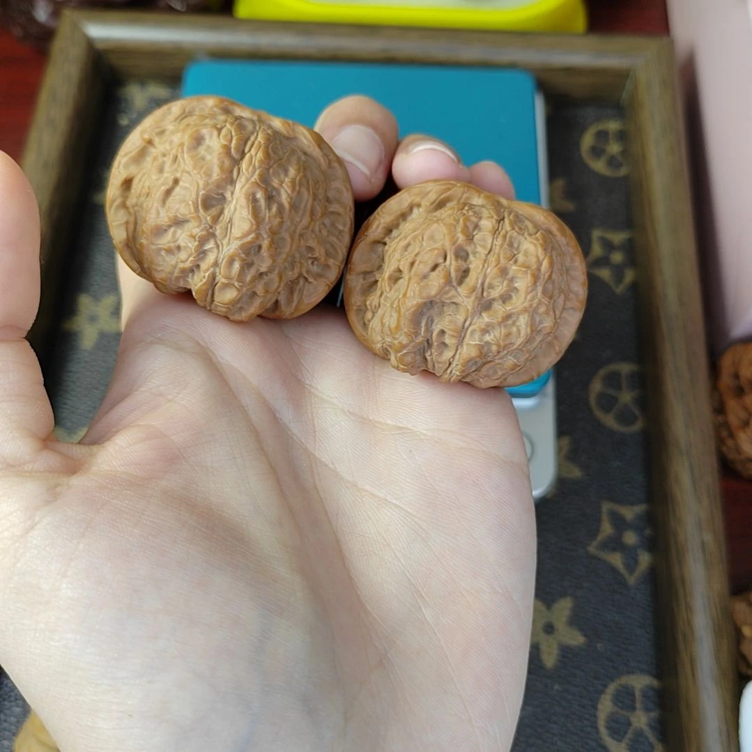文玩核桃吊坠血麒麟
