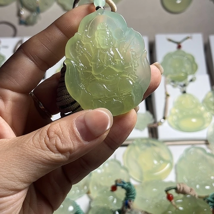 蛇纹石玉未镶嵌颈饰