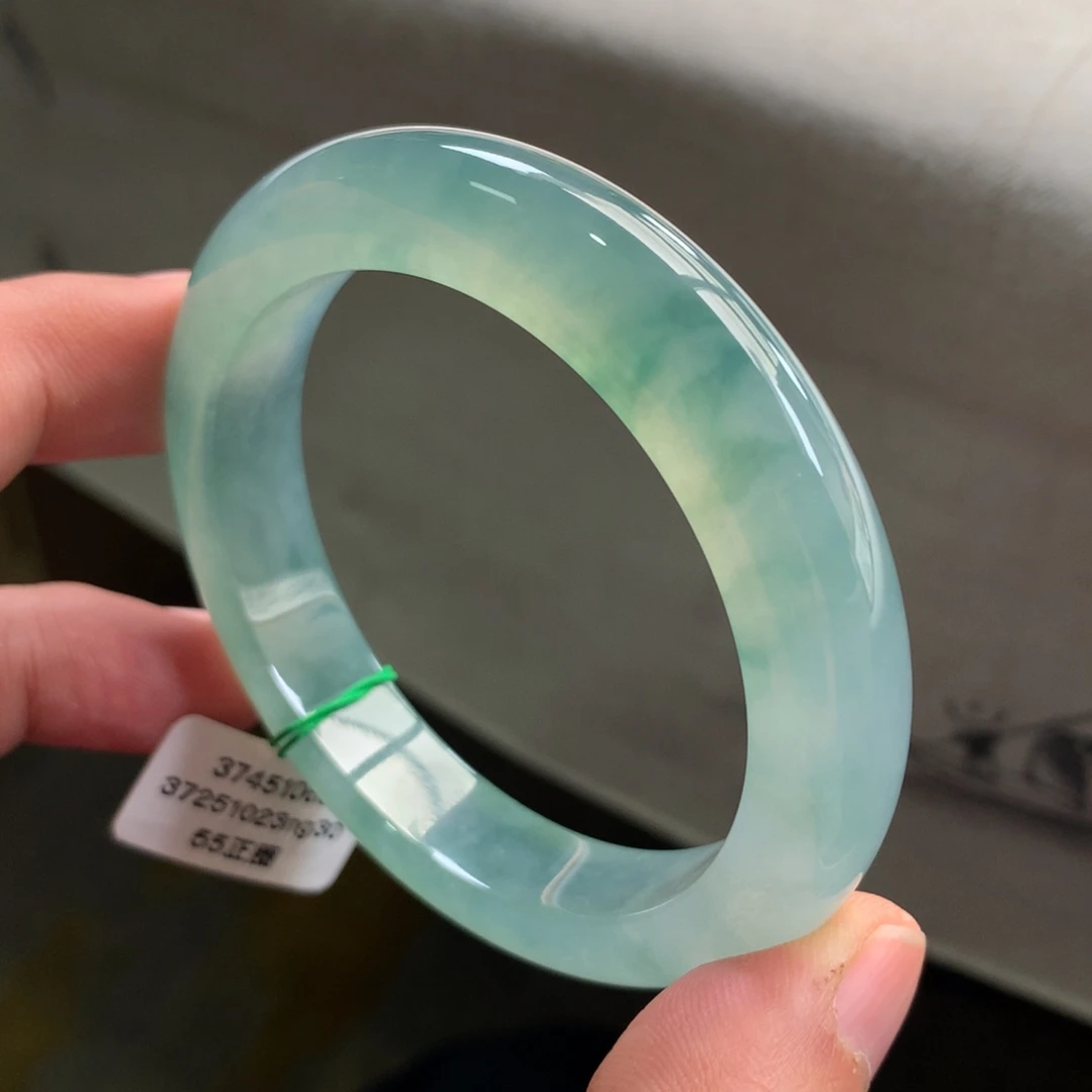 翡翠未镶嵌手镯冰胶飘花