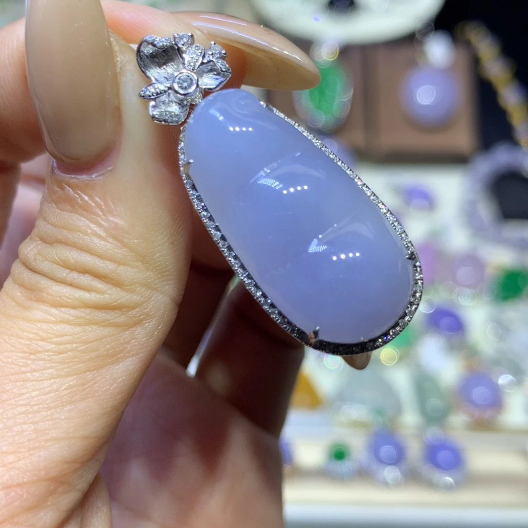 翡翠18K金镶嵌颈饰