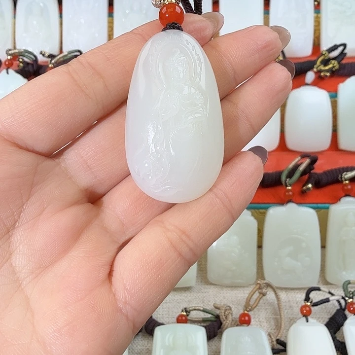 和田玉未镶嵌吊坠(赠链)