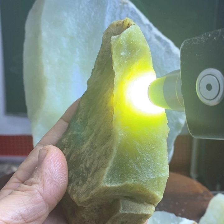 蛇纹石玉珠宝岫玉原石未镶嵌