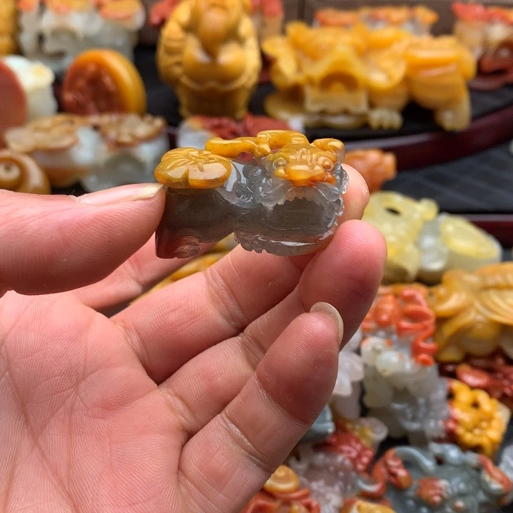 石英质玉（黄龙玉）黄龙玉貔貅未镶嵌白*