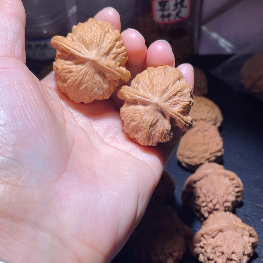 吊坠桃核39尺野狼，