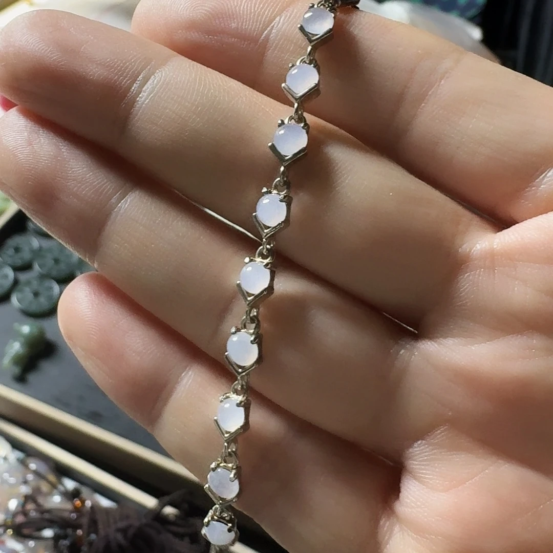 向***林和田玉未镶嵌颈饰