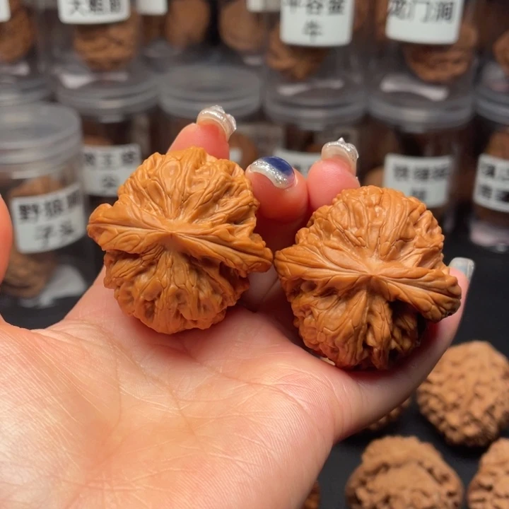 文玩核桃吊坠红锦鲤41