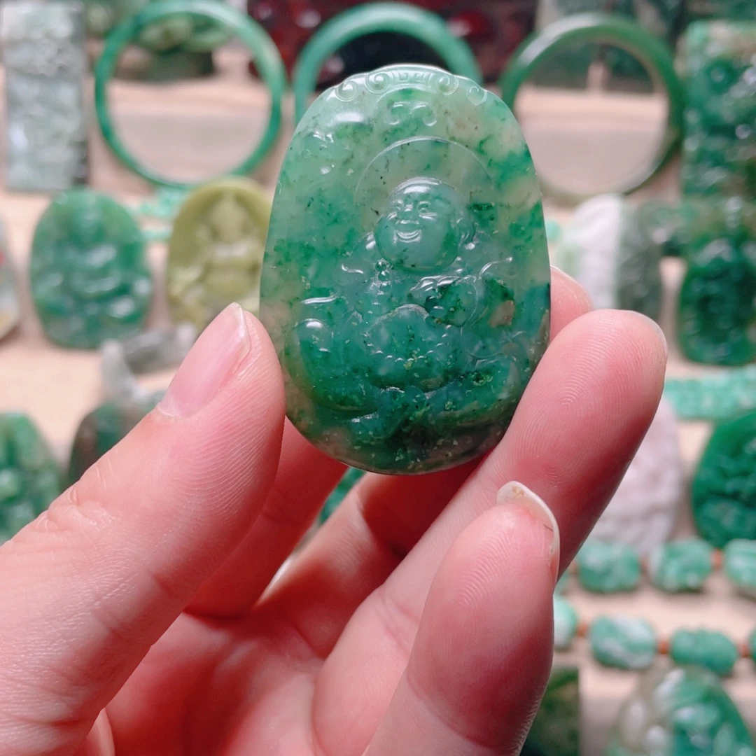 独山玉未镶嵌颈饰