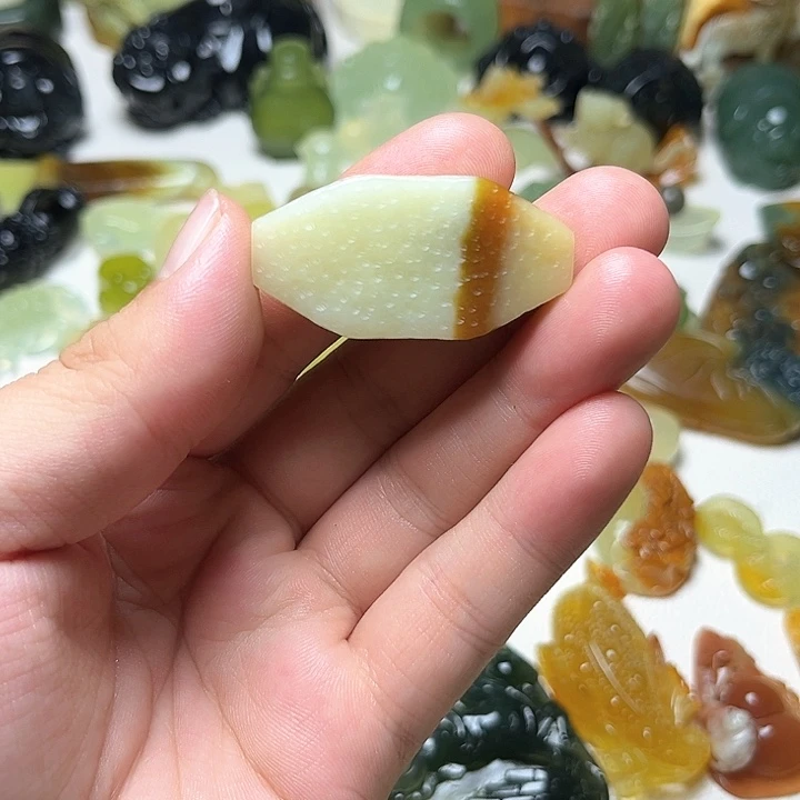 未镶嵌蛇纹石玉颈饰