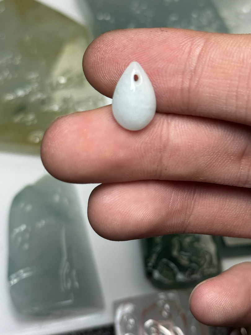 天然缅甸翡翠A货水滴