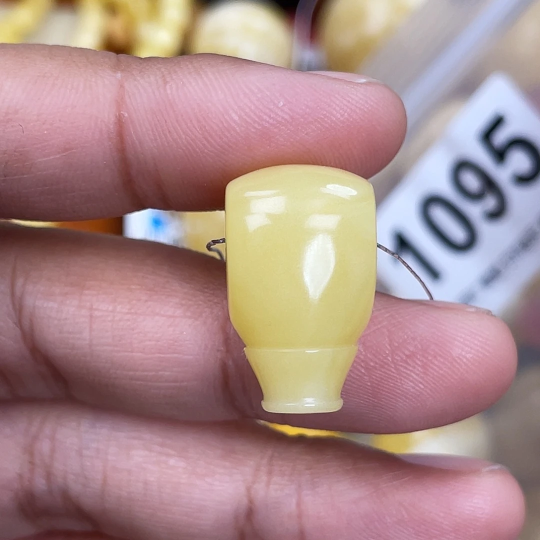 蜜蜡未镶嵌珠宝奇石13.6