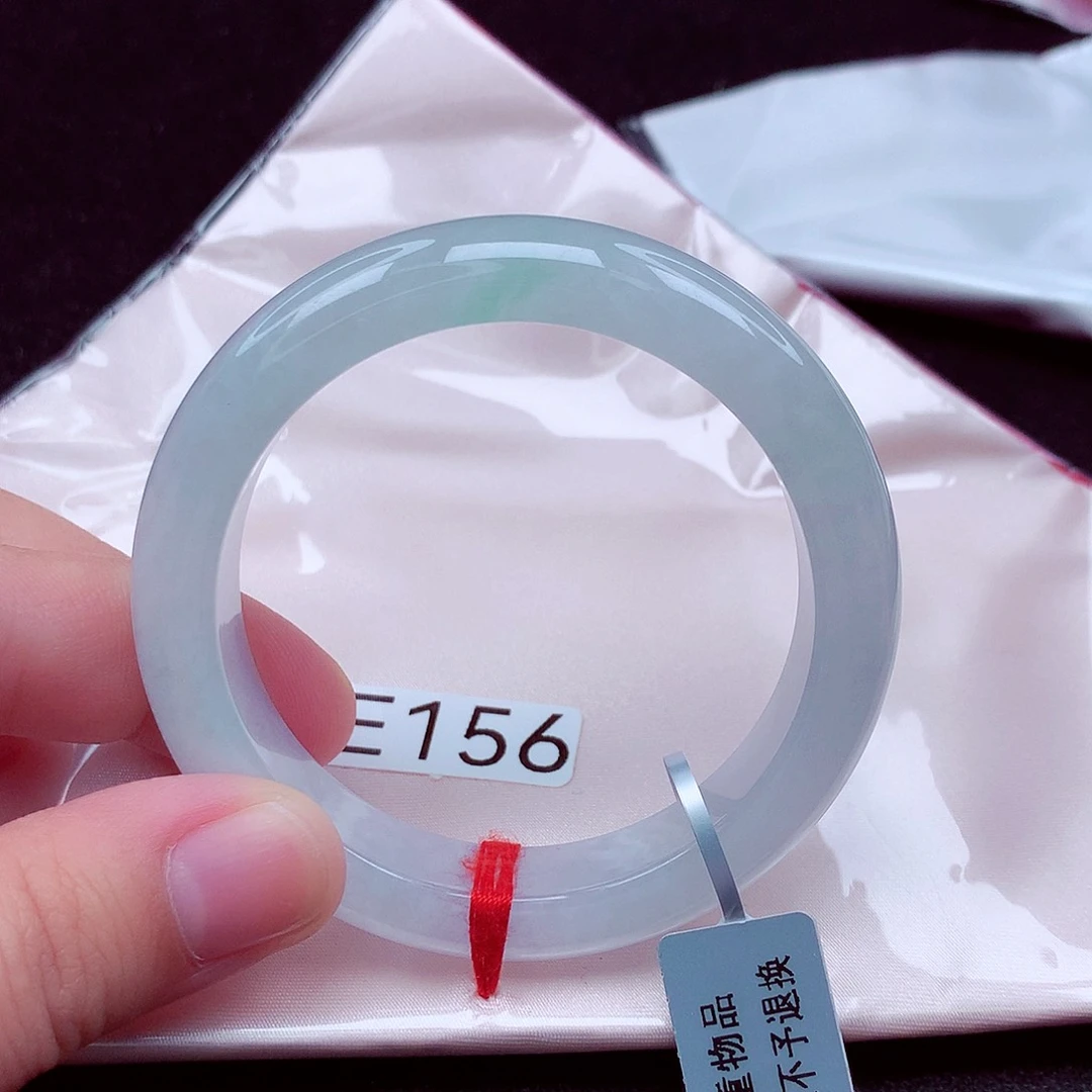 翡翠手镯未镶嵌天然缅甸