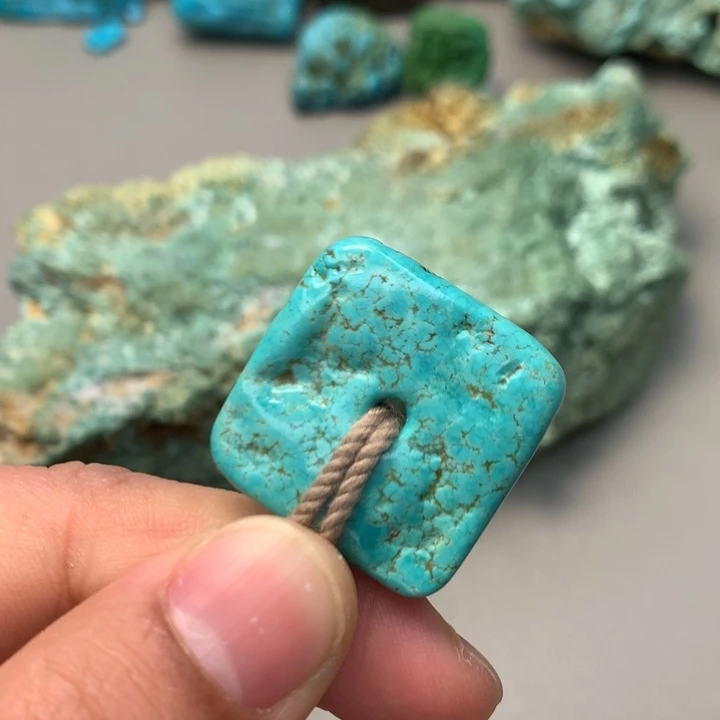 绿松石未镶嵌颈饰