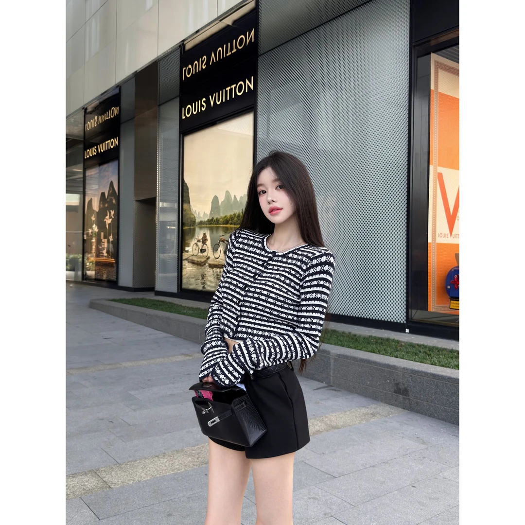 【ULA LIMIT】马户家条纹双织钩花针织短袖+包臀裙+开衫三件套