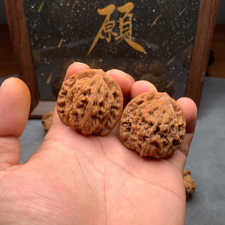 把件文玩核桃麦穗虎头文玩核桃