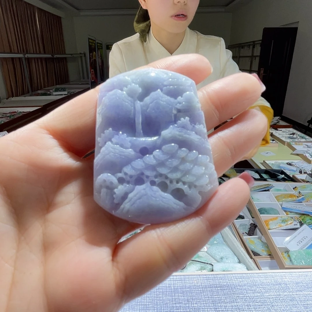 翡翠未镶嵌颈饰一个