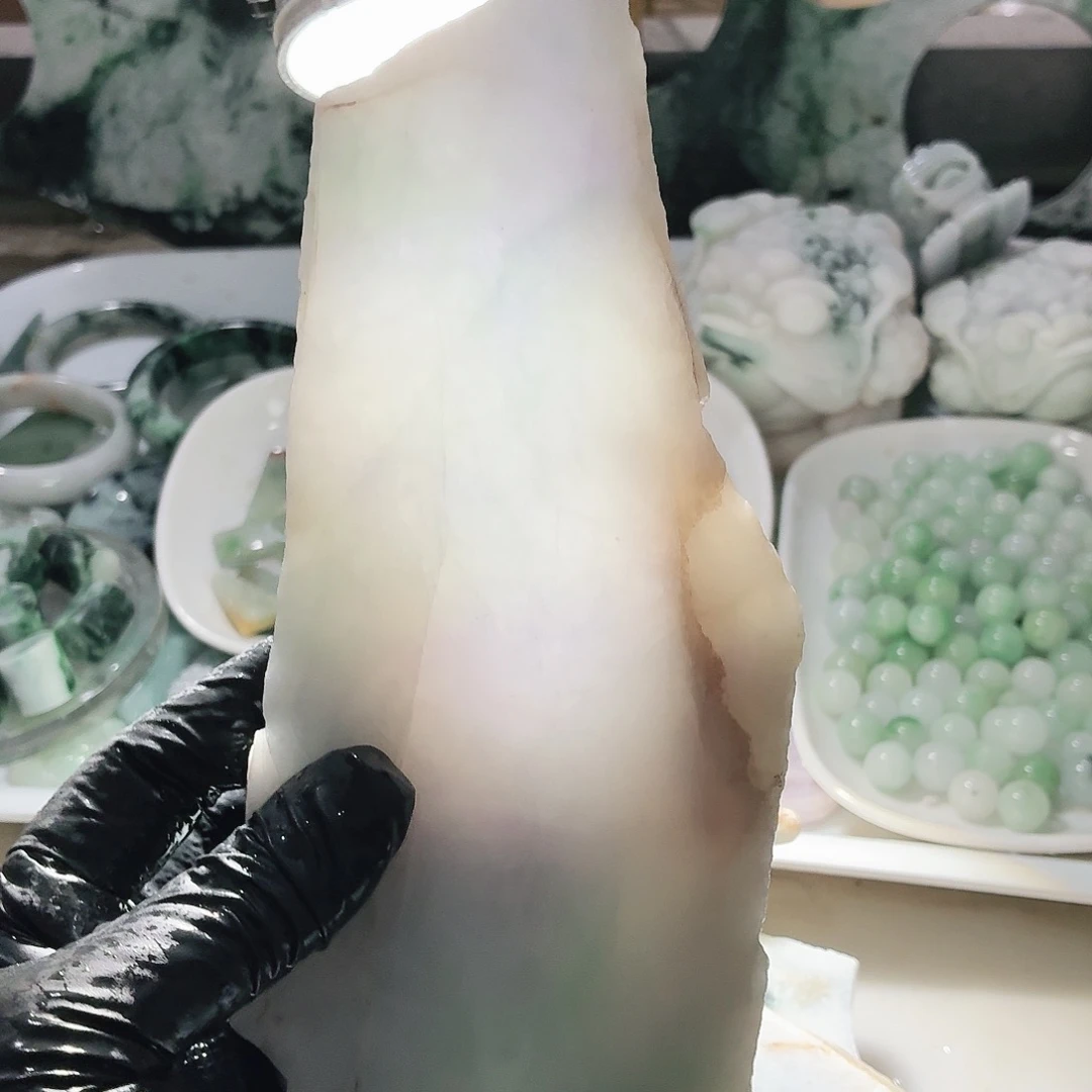 翡翠未镶嵌颈饰边角料