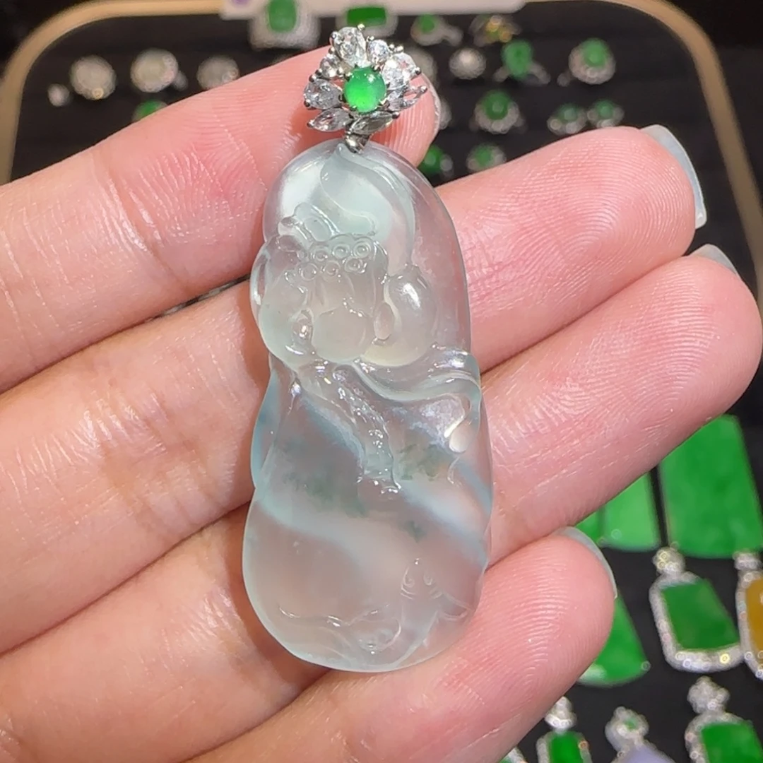 翡翠18K金镶嵌颈饰吊坠