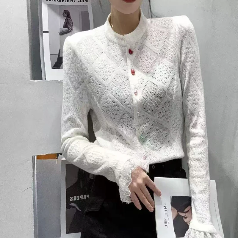 时尚少女风上衣蕾丝气质长袖白色圆领衬衫套头打底衫轻奢福利001