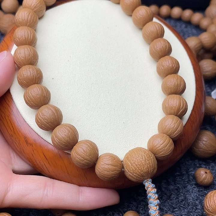 猴头核桃吊坠聚宝盆